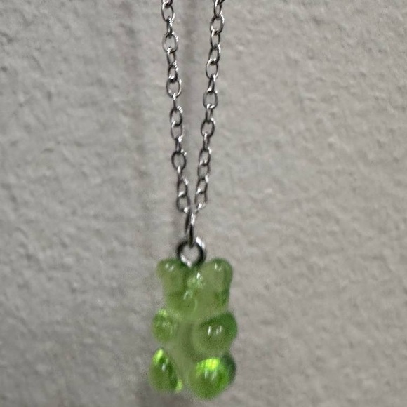 Lime green gummy bear necklace - Picture 2 of 2